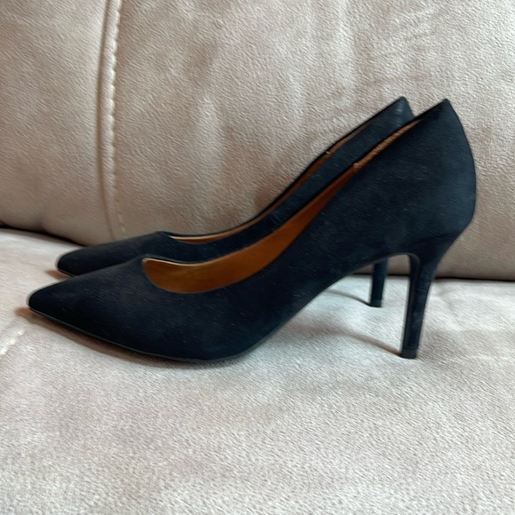 H&M Shoes - H&M black pumps